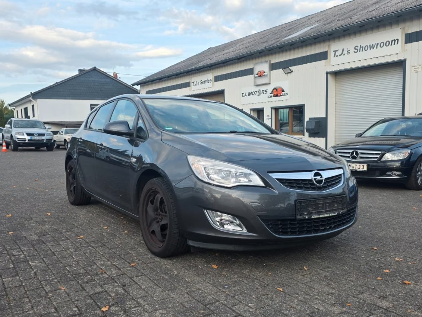 Opel Astra J Lim. 5-trg. Design Edition, TÜV 7/27! bei T.J. Motors in Gösenroth