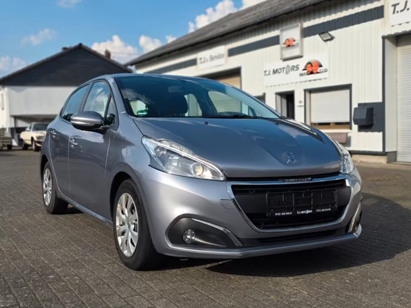 Peugeot 208 BlueHDi Active bei T.J. Motors in Gösenroth