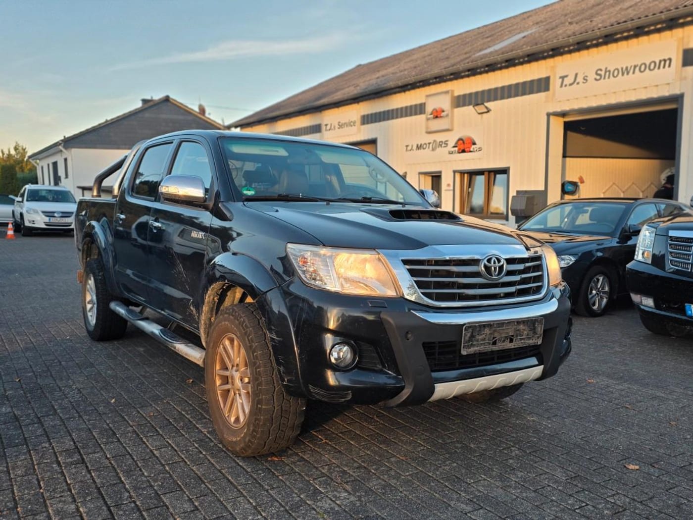 Toyota Hilux Double Cab Executive 4x4, 1. Hand! bei T.J. Motors in Gösenroth